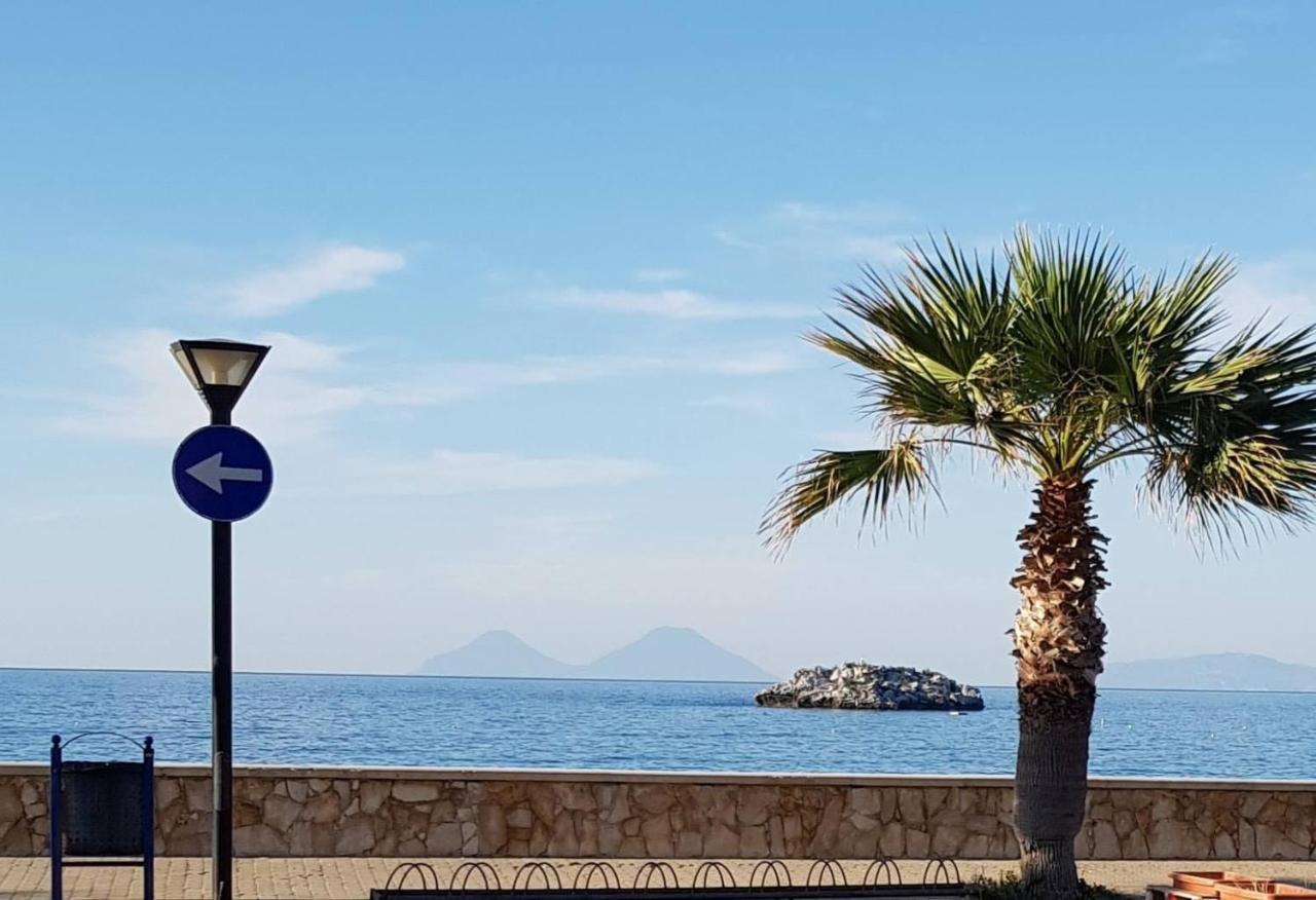 Casa Tranquilla E Luminosa Con Terrazzo A Due Passi Dal Mare Apartment Brolo Exterior photo